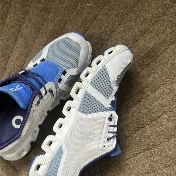 On cloud sneakers - Picture 6 of 6